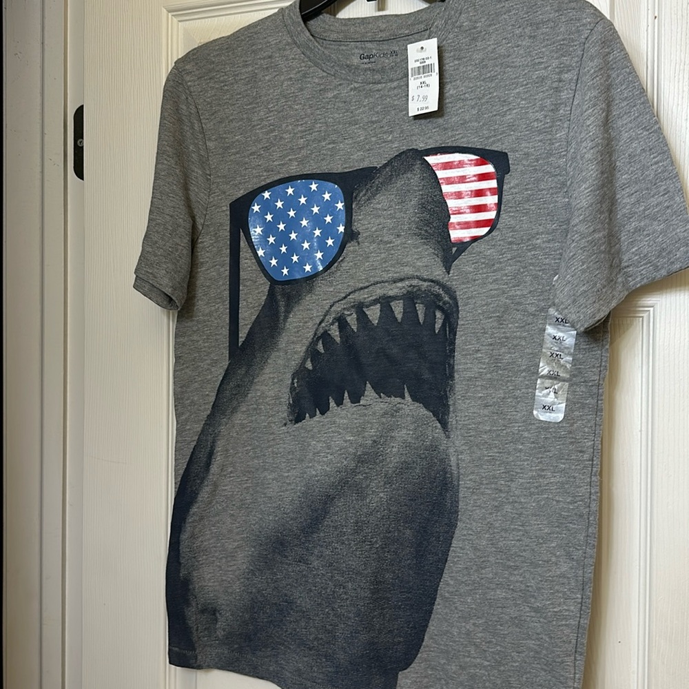 Gap kids Shark T